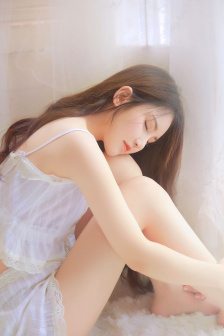 办公室桌 下的女秘书